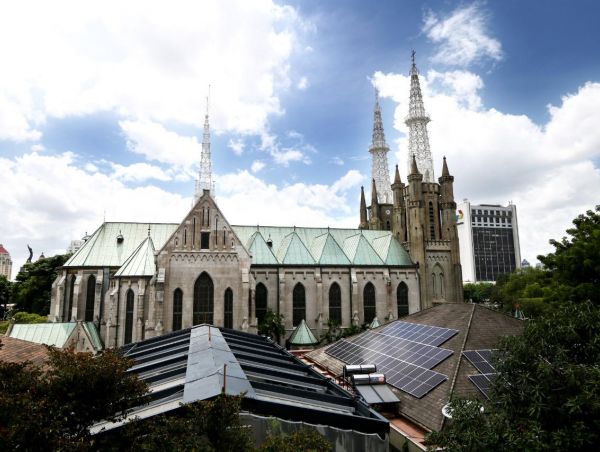PLTS Atap Gereja Katedral Jakarta