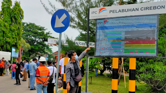 Papan pemantau kualitas udara Pelabuhan Cirebon