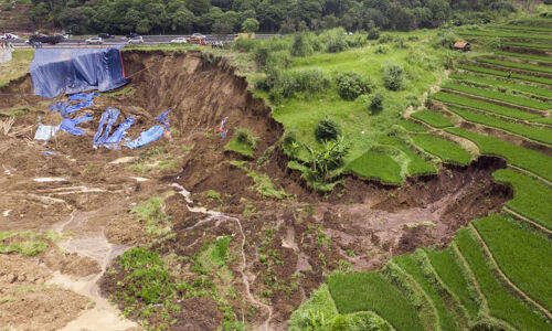 Mengenal Bagaimaan Fenomena Tanah Longsor Terjadi - Agung Ilham Cahyadi