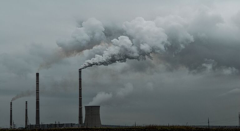 polusi udara dari kegiatan pabrik