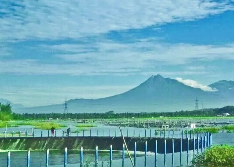  Bendungan Jombor (Desa Krakitan, Kec. Bayat, Kab. Klaten, Provinsi Jawa Tengah)