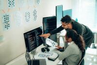 Remote Work vs. Freelance: Mana Lebih Menguntungkan?
