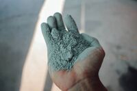 Pengaruh Microsilica pada Kuat Tekan Beton Mutu Tinggi